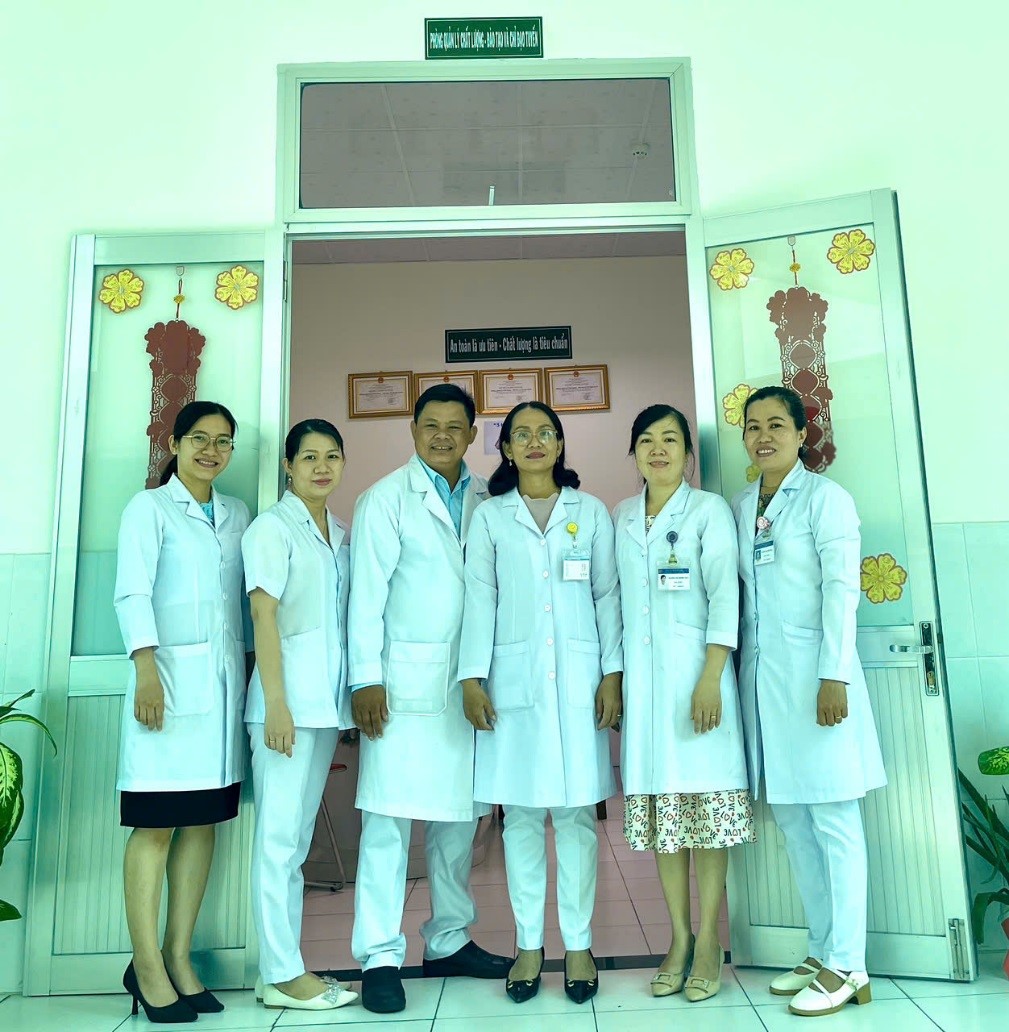 Tập thể Quản lý chất lượng - Đào tạo và Chỉ đạo tuyến.