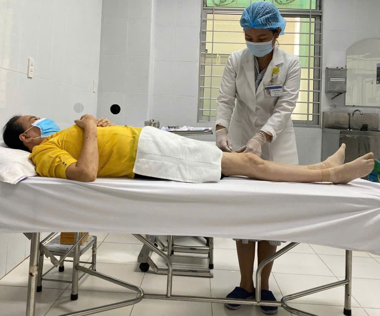 ĐIỀU TRỊ THOÁI HÓA KHỚP GỐI BẰNG PHƯƠNG PHÁP CẤY CHỈ - GIẢI PHÁP ĐIỀU TRỊ GIẢM ĐAU KHÔNG DÙNG THUỐC HIỆU QUẢ