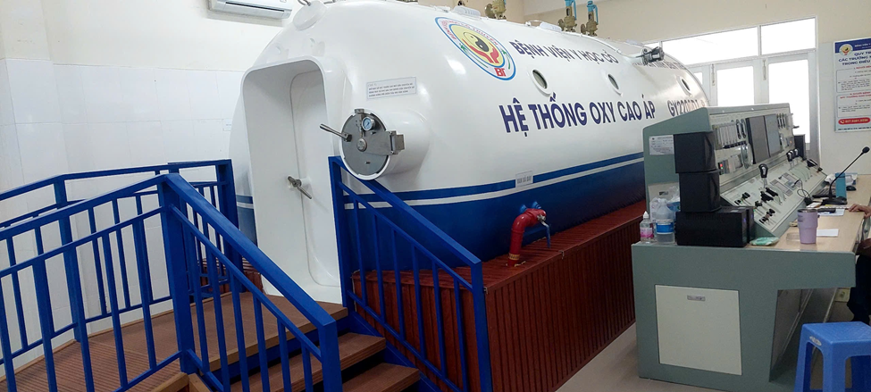 Hình ảnh: Hệ thống oxy cao áp buồng đa tại Bệnh viện Y học cổ truyền Trần Văn An